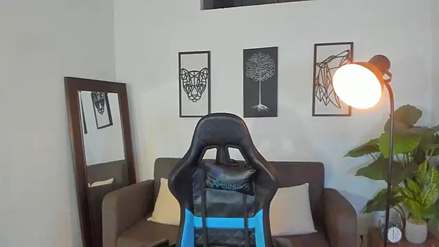 Justin_kingX7 Chat XXX in diretta