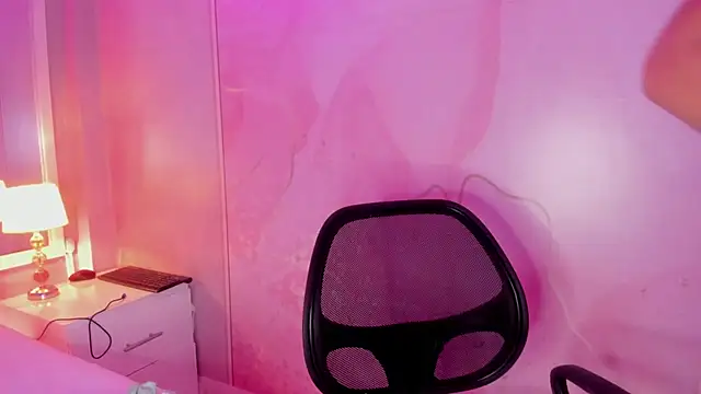 Kendall_curves 라이브 XXX 채팅