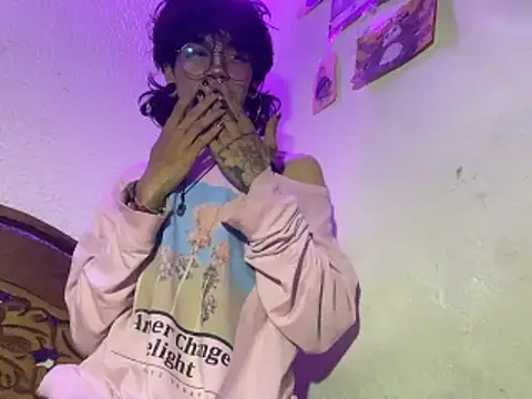 kirito_kun: διαδικτυακό σόου στην κάμερα