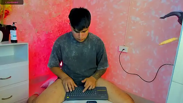 ThomasThundr: διαδικτυακό σόου στην κάμερα