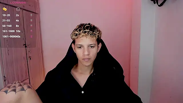 tylernova Adlı Modelin Canlı XXX Sohbeti