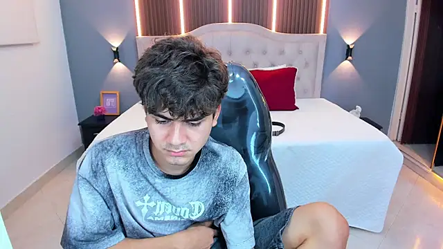 Tommy18__ Live XXX-chat