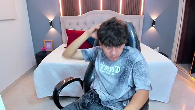 Tommy18__ Chat XXX in diretta