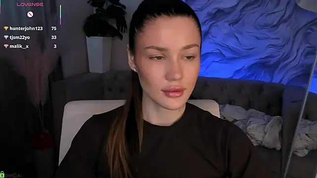 Aria_Mila Chat XXX in diretta