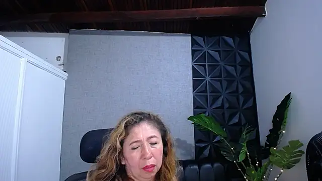 Chat XXX en directo de Valentinaa_mature