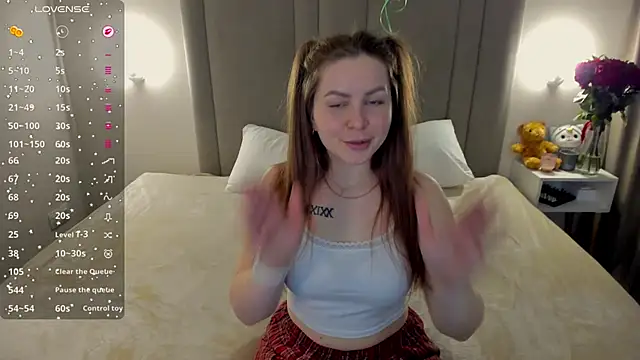 Chat +18 de MikaBloom ao vivo