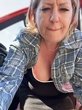 Milena-MilfaXXX 即時 XXX 聊天