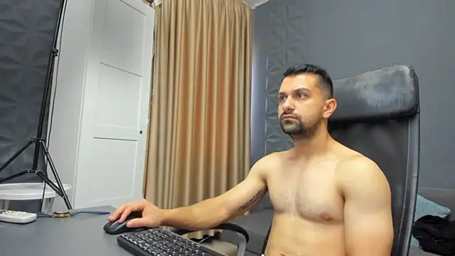 Show modela BryceReign na web-kameri