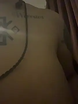 nickytheehawtie Adlı Modelin Canlı XXX Sohbeti