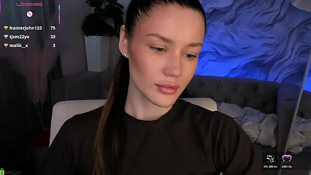 Aria_Mila Adlı Modelin Canlı XXX Sohbeti