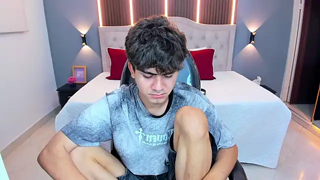 Онлайн чат XXX Tommy18__