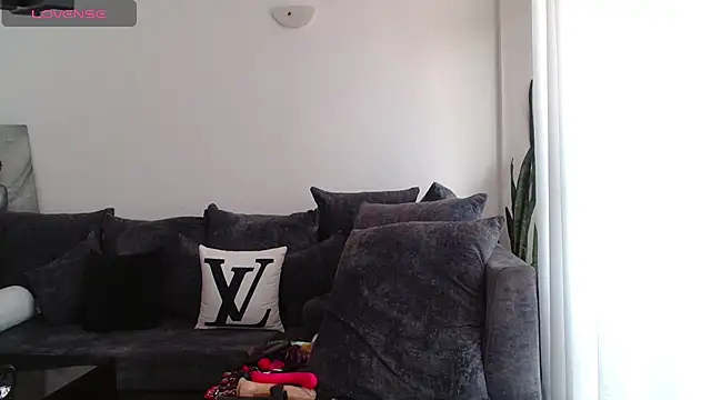 yummy_sweet_caramel Adlı Modelin Canlı XXX Sohbeti