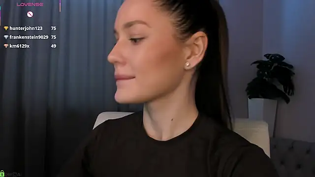 Chat +18 de Aria_Mila ao vivo