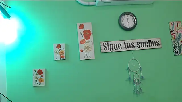 evaleribigtits18 Adlı Modelin Canlı XXX Sohbeti