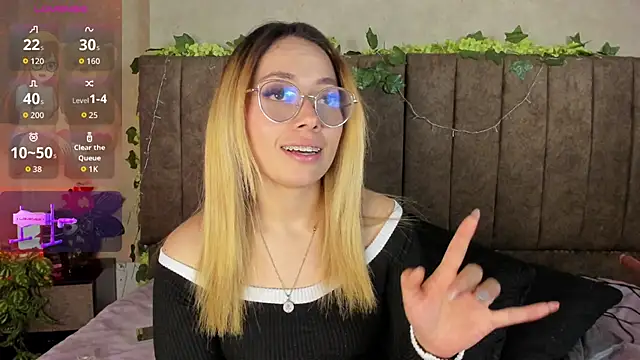 دردشة LanaMills_ الجنسية المباشرة