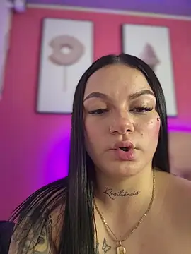 Megaan__More Adlı Modelin Canlı XXX Sohbeti