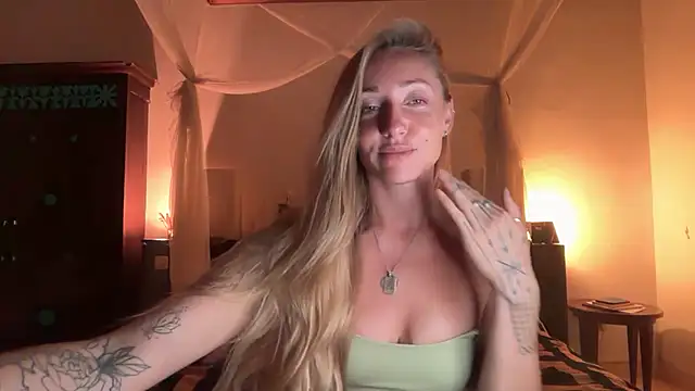 OpheliaRoxxのライブXXXチャット