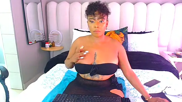 MILLA9000's Live XXX Chat