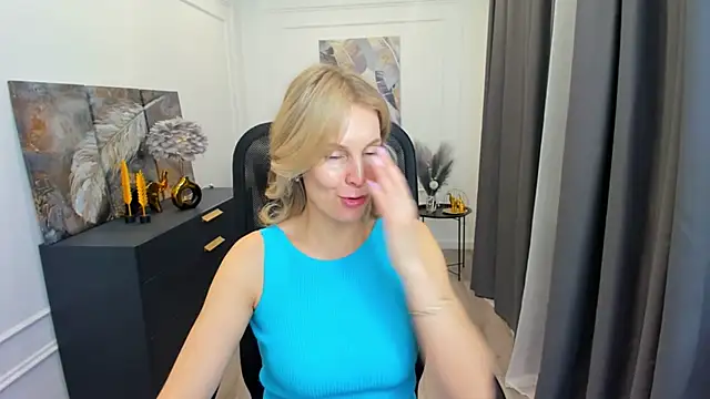 Sinty_Devis Adlı Modelin Canlı XXX Sohbeti