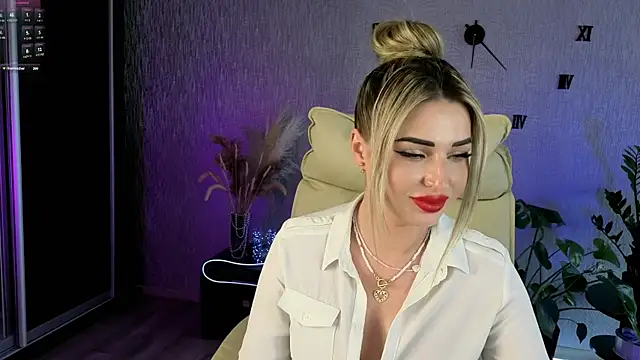 NikkiiStill Chat XXX in diretta