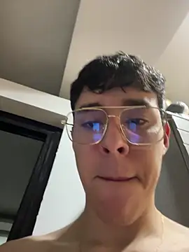 Tom_Parker_ Chat XXX live