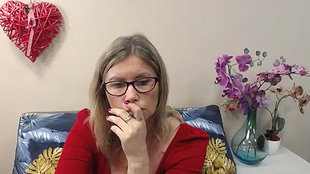 Chat +18 de DoreenSexy ao vivo