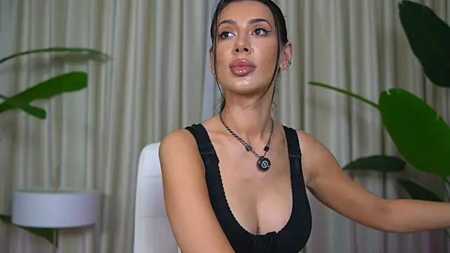 FoxieJullia Webcam show