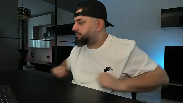 Živý XXX chat DravenPeak