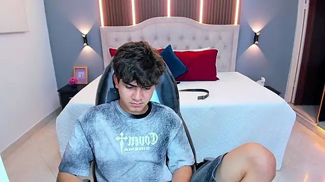 Tommy18__ élő XXX-chatje