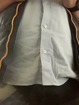 Mike8523 Show in webcam