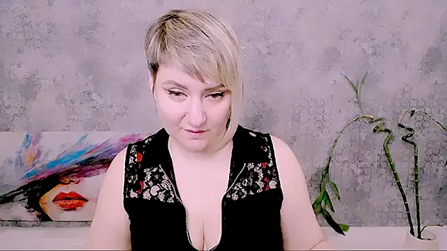 Djullia élő XXX-chatje