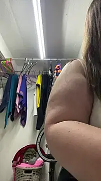 Chloee_Peach Obrolan Langsung XXX