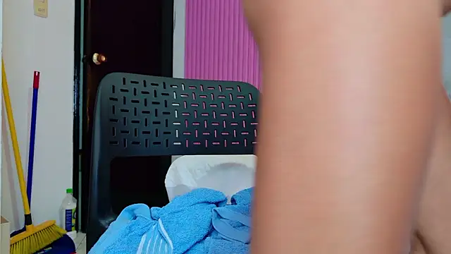 dafne17_ Adlı Modelin Canlı XXX Sohbeti