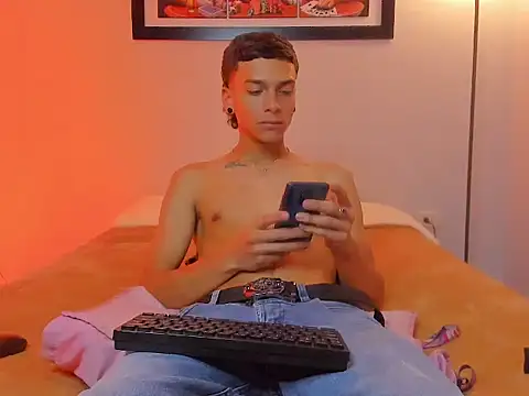 Noahh_Saky লাইভ XXX চ্যাট