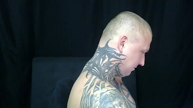 devilWithTats 即時 XXX 聊天