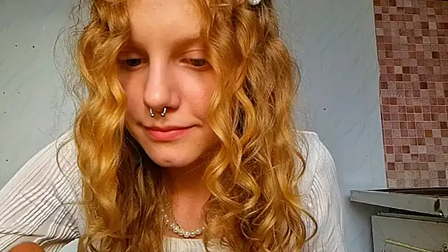 Kira_Wonderfullina webcam show