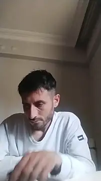 Pokazy przed kamerką – hornyturkishboy1994