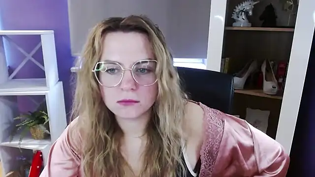 Zoey_Erotic Adlı Modelin Canlı XXX Sohbeti