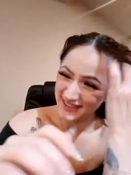 LucyLextonX's Live XXX Chat