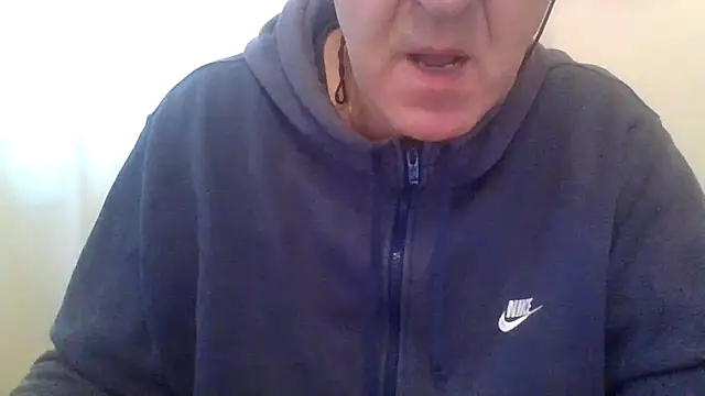 ANONIMO7735 Show in webcam