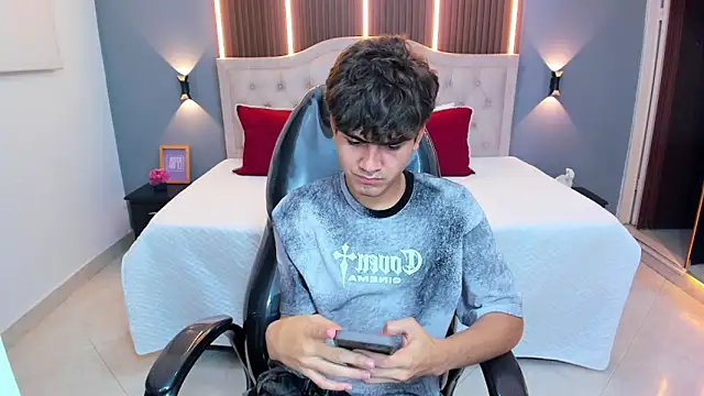 Tommy18__ Live XXX Chat