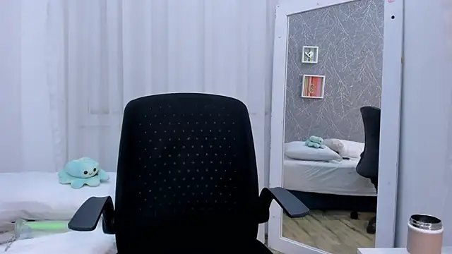 Chat +18 de ViictoriiaSaenz ao vivo