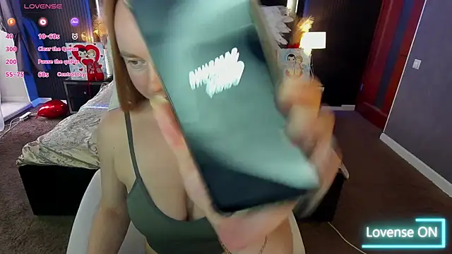 MiaRedFox's Live XXX Chat