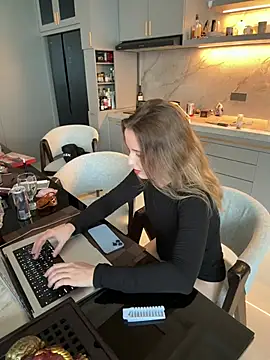 Nura_n_Sarah webkamerás műsora