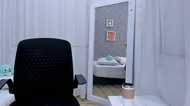 Chat +18 de ViictoriiaSaenz ao vivo