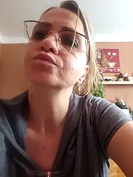 BLONDKICIA1 – Kamerová šou