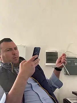 Mike8523 Live XXX-chat