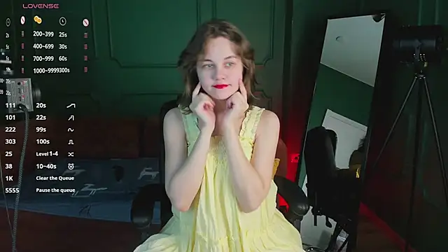 Flirty_Foxxy Adlı Modelin Canlı XXX Sohbeti