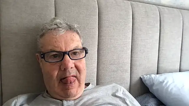 Oldpistolpete's Live XXX Chat