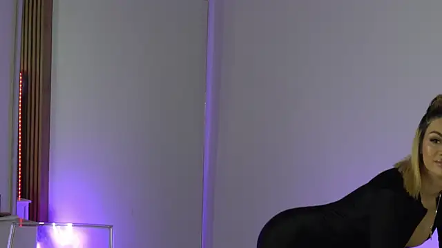 TiffanyMaze Live XXX-Chat